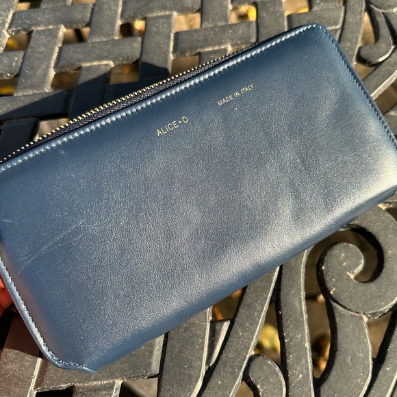 NWOT Alice.D Milano Italian Leather zip around wallet - Picture 5 of 6